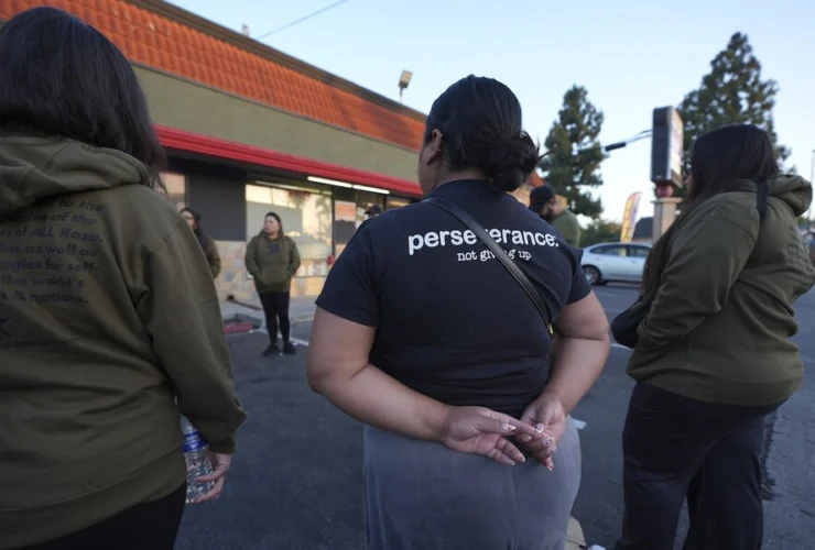 Raid ICE nei mercati di Los Angeles: l’impatto sulle attività locali