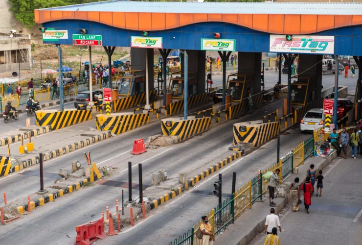 Gadkari lancia il pass annuale fastag NHAI a 3.000 Rs per auto personali