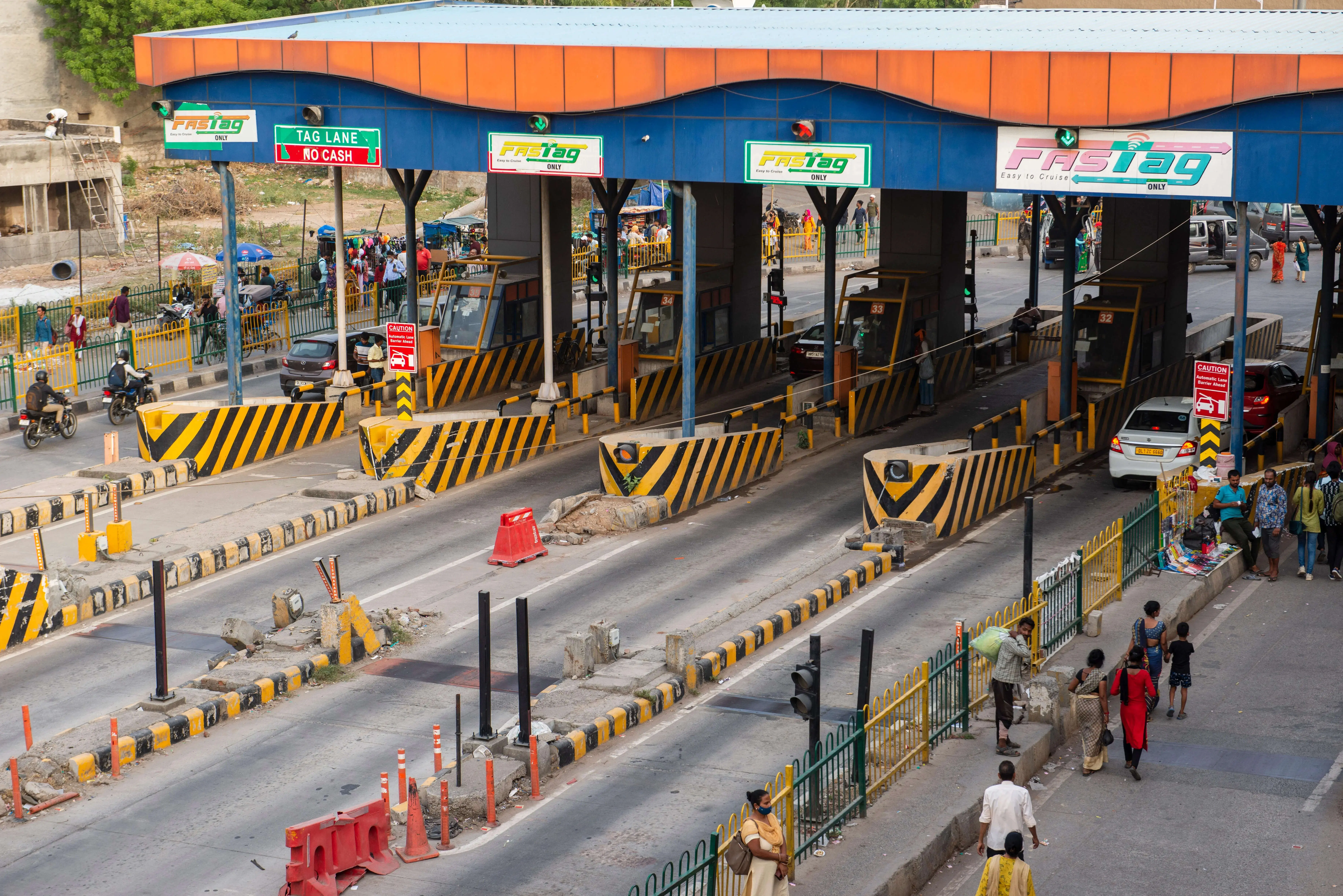 Gadkari lancia il pass annuale fastag NHAI a 3.000 Rs per auto personali