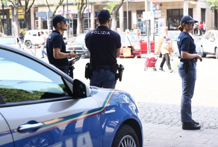 Beve troppo durante la Mille Miglia e aggredisce la polizia