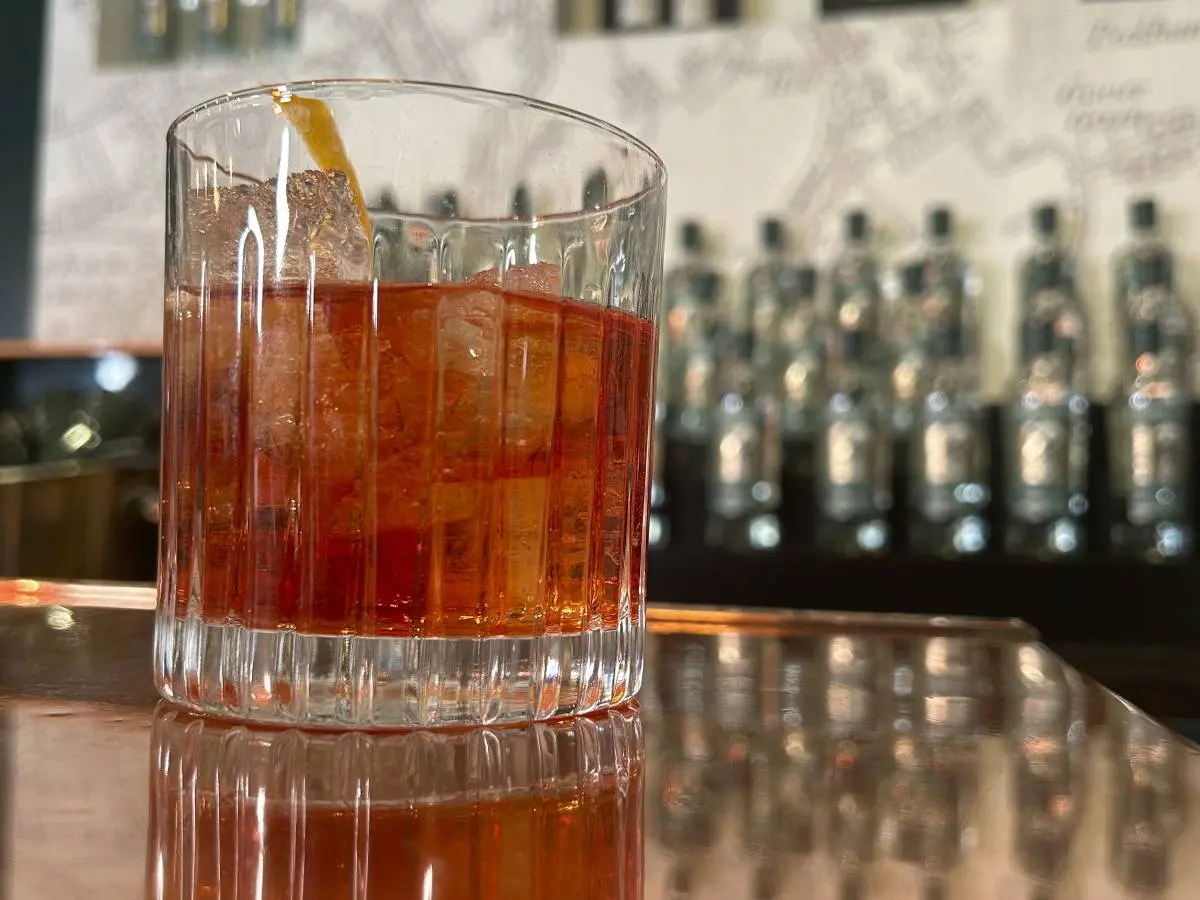 Il Negroni e il dibattito woke: quando un drink divide il bar