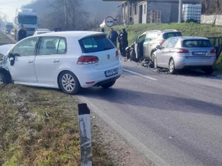 Troje povrijeđenih u saobraćajnoj nesreći u Doboju