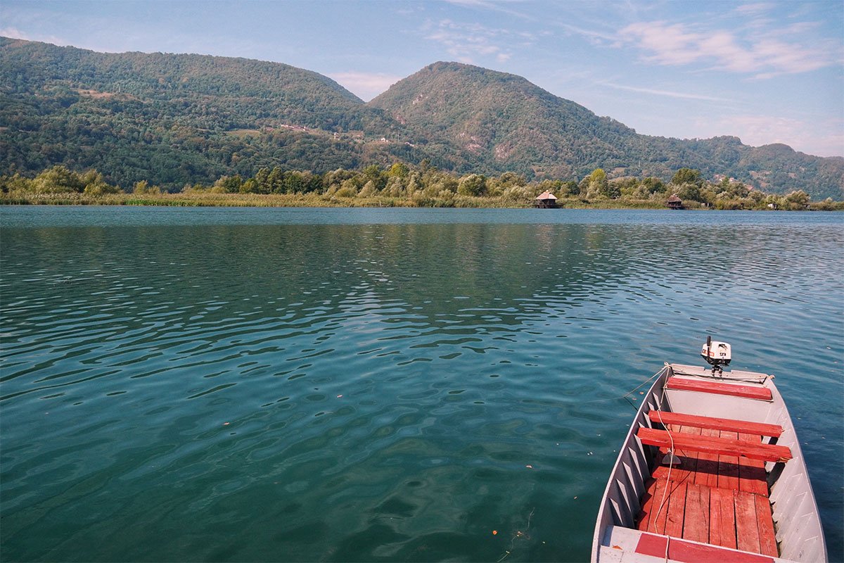 Drina poplavila vikend naselje: Evakuisano devet osoba u Ljuboviji