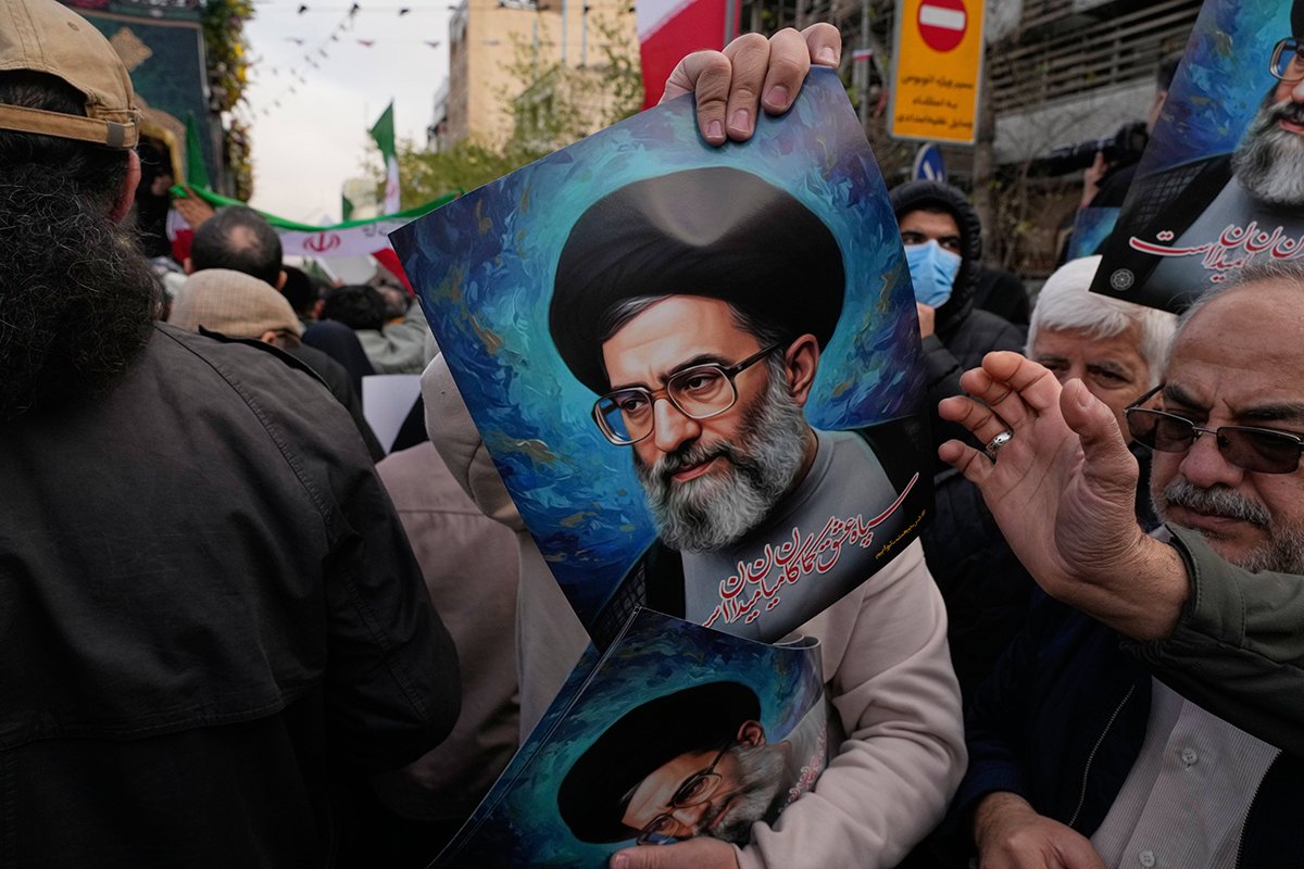 Potez Vašingtona otkrio Trampov plan: Napad na Iran moguć za 24 sata?