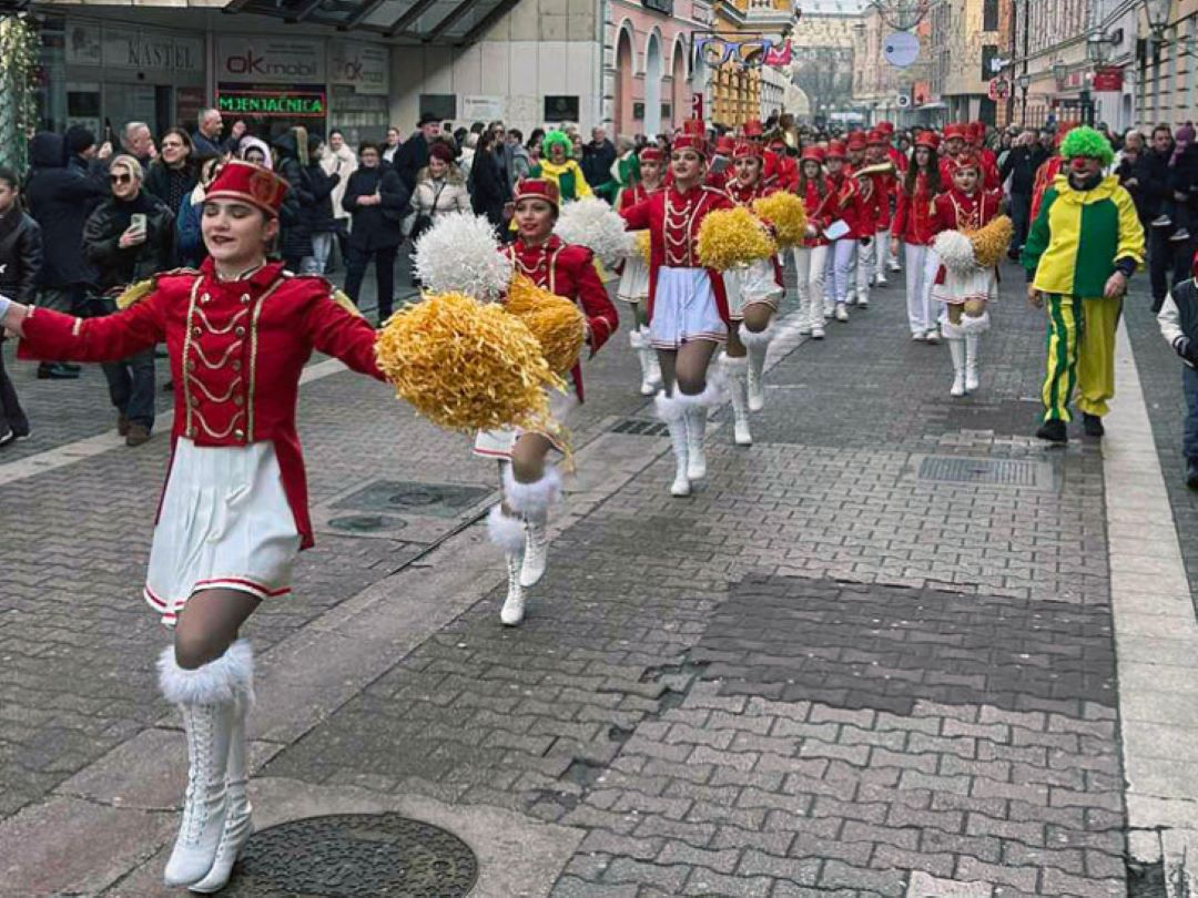Karavan „Praznika mimoze“ oduševio građane Banjaluke