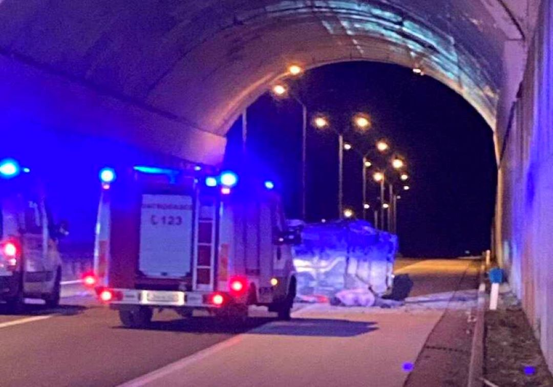 Policija o udesu kod Prnjavora: Poginuo vozač pežoa