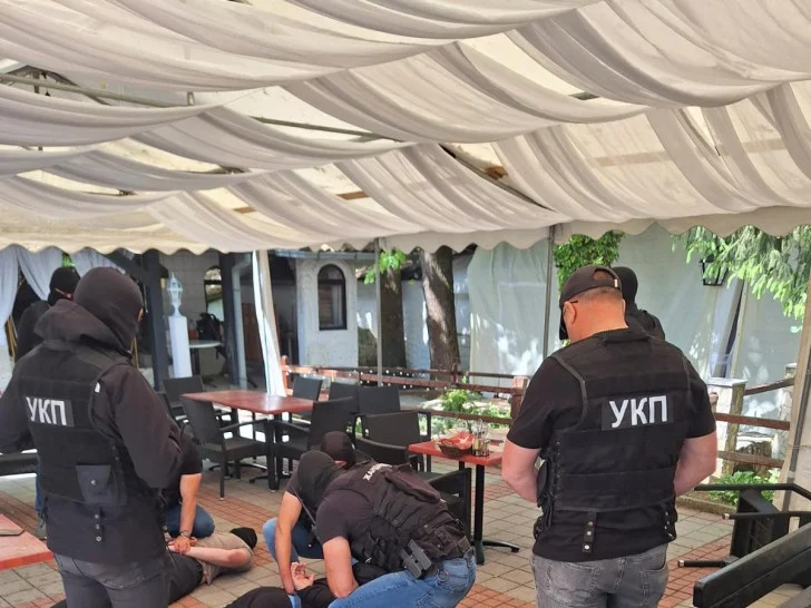 Policajac i vatrogasac u kolu šverca oružja