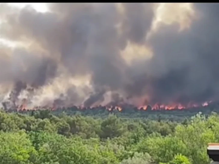 Veliki požar kod Šibenika: Tri kanadera i 70 vatrogasaca na terenu