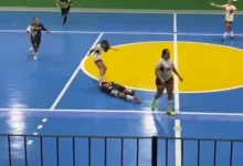 Brutalan napad na terenu: Rivalku šutirala u glavu kao loptu