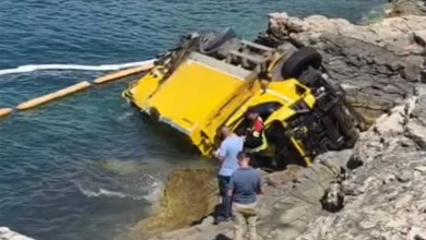 Drama na Jadranu: Kamion pao u more, kupači skakali u vodu