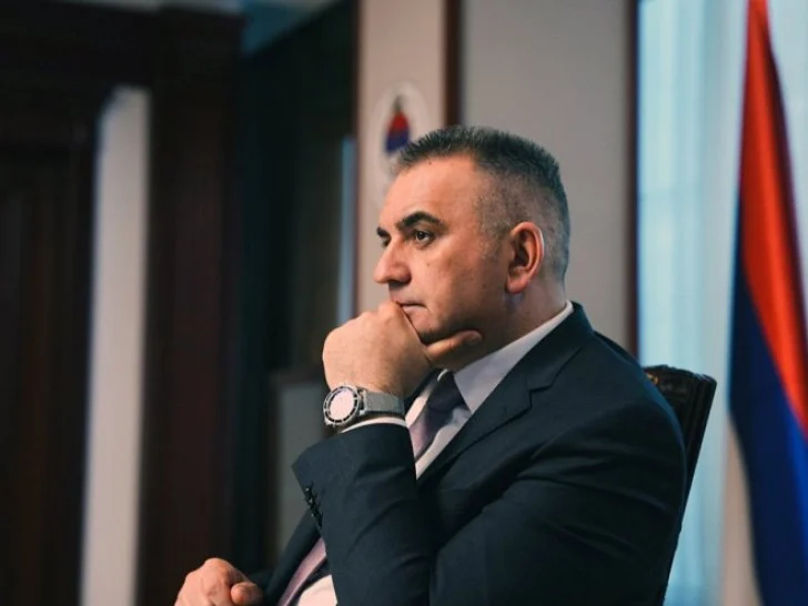 Minić: Hitno provjeriti informacije da Veselijeva koristi pogodnosti