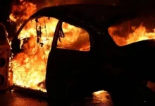 Automobil izgorio u dvorištu kuće