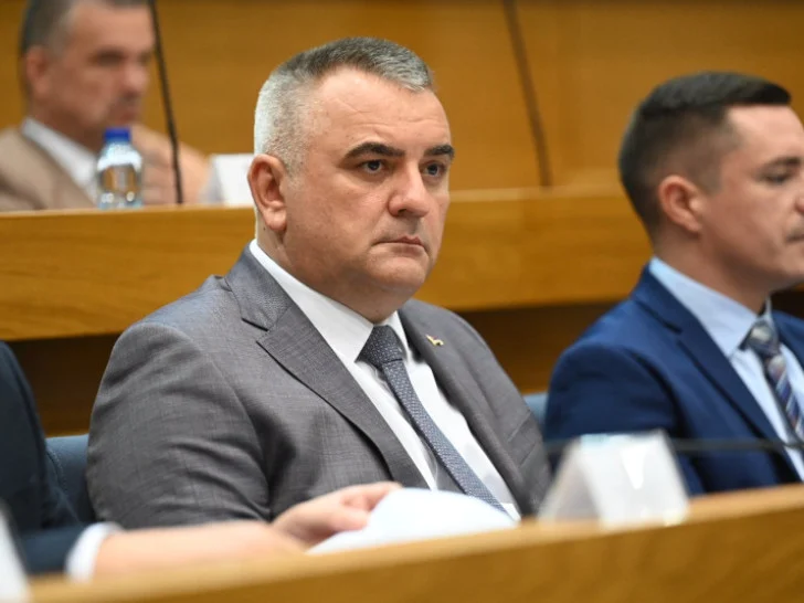 Vlada demantuje federalne medije: Minić nije spominjao oružje