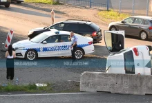 Udes u Trnu: Auto prevrnut, stigla Hitna