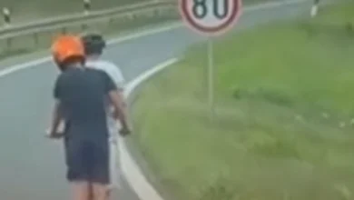 Dječaci na trotinetu jurili auto-putem u Srbiji
