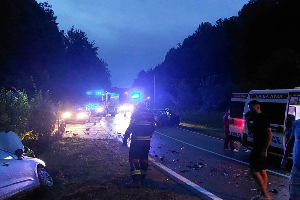 Težak udes kod Banjaluke: Auto u kanalu, Hitna na terenu