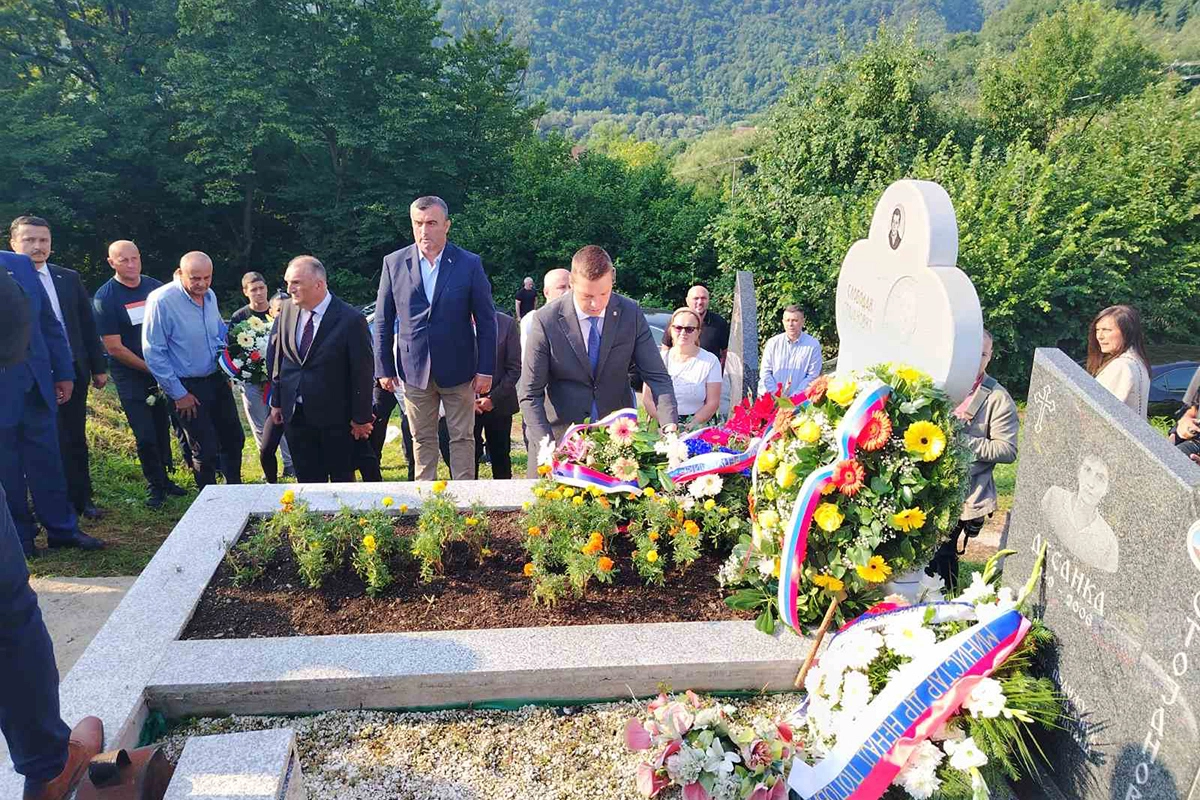 Položeno cvijeće na grob svirepo ubijenog srpskog dječaka Slobodana Stojanovića