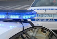 Maloljetnik uhapšen u Ljubinju: Osumnjičen da je povrijedio policajca i oštetio vrata stanice