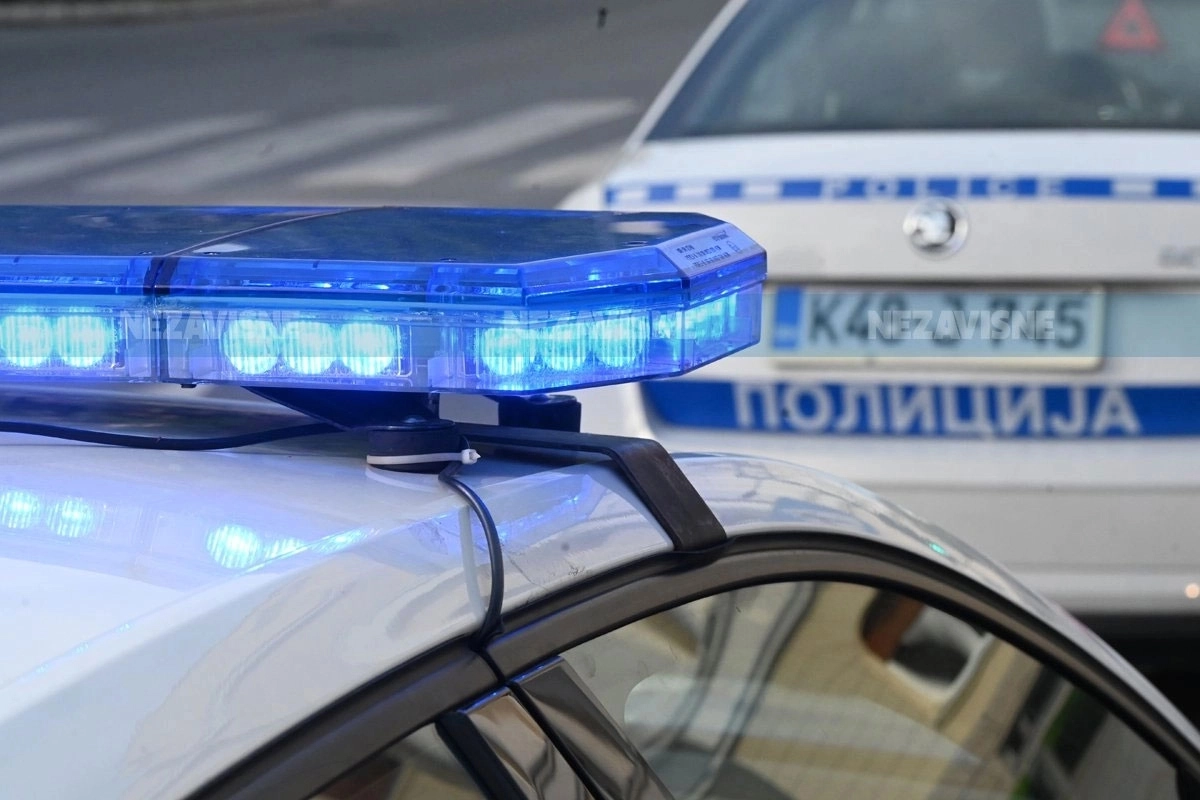 Maloljetnik uhapšen u Ljubinju: Osumnjičen da je povrijedio policajca i oštetio vrata stanice