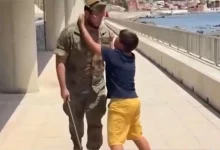 Najteža slika migrantske krize u Seuti: "Poljubiću vam glavu, nemojte me vraćati"