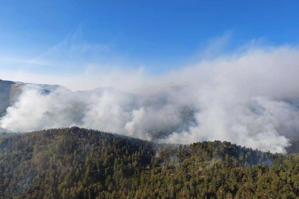 Požari širom BiH: Kod Grahova vatra ne jenjava, ekipe iscrpljene, traže pomoć