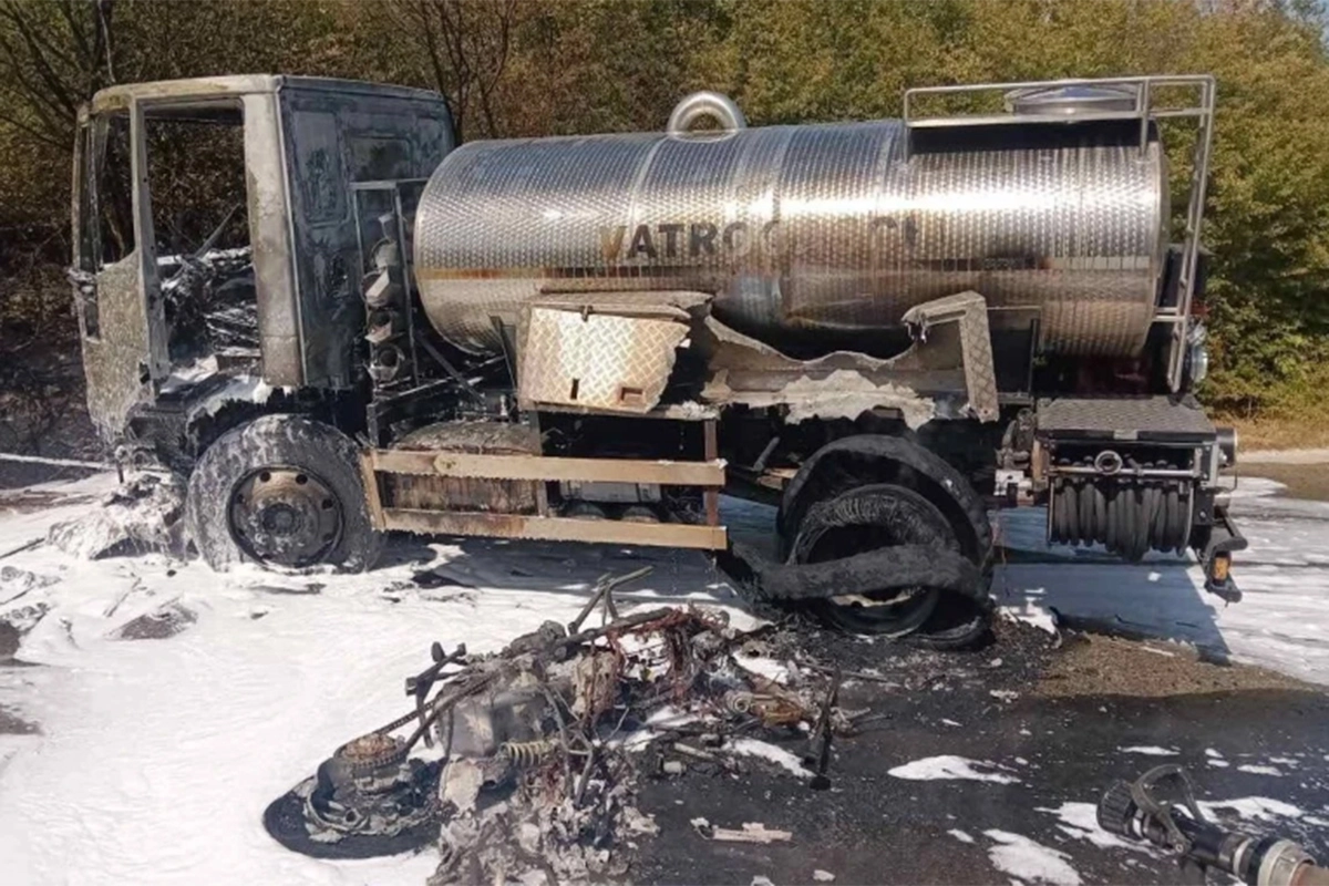 Jeziv udes kod Mostara: Kamion i motocikl se zapalili nakon sudara