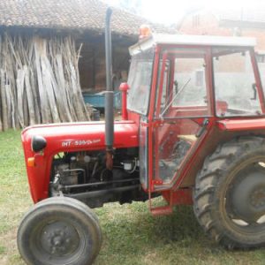 Prodajem traktor