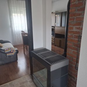 Izdajem trosoban namjesten stan na Petricevcu (gornji sprat kuce) cjena po dogovoru.