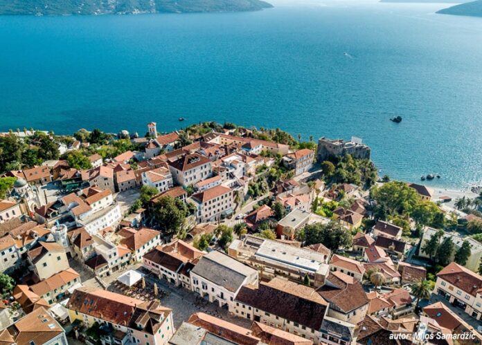 feral-bar-1594296501_Herceg Novi_ autor Milos Samardzic