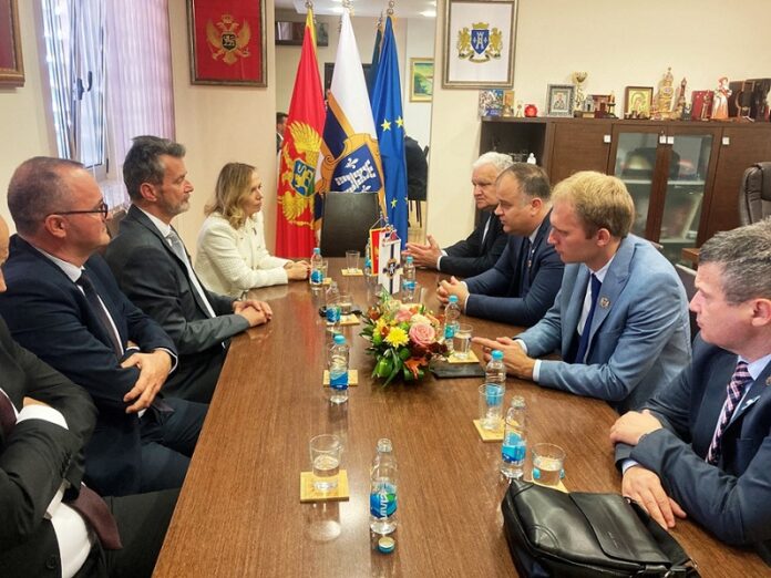 Predstavnici opštine i ambasada Republike Srbije