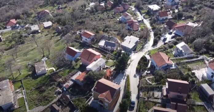Ratiševina, kroz selo...