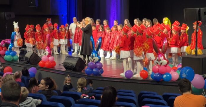 Leontina i D mol