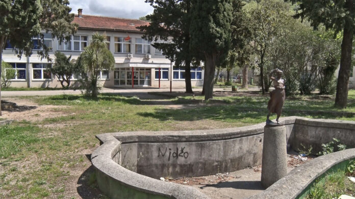 OS ilija Kisic, dvoriste, jul 2023.