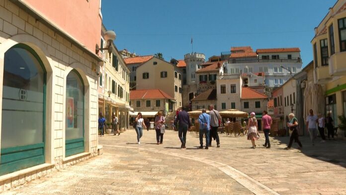 Trg Nikole Djurkovica, posjeta turista, jul 2024